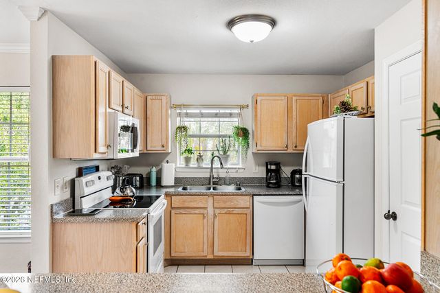 7800 POINT MEADOWS Drive 238, Jacksonville, FL 32256