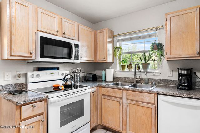 7800 POINT MEADOWS Drive 238, Jacksonville, FL 32256