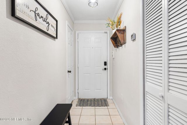 7800 POINT MEADOWS Drive 238, Jacksonville, FL 32256