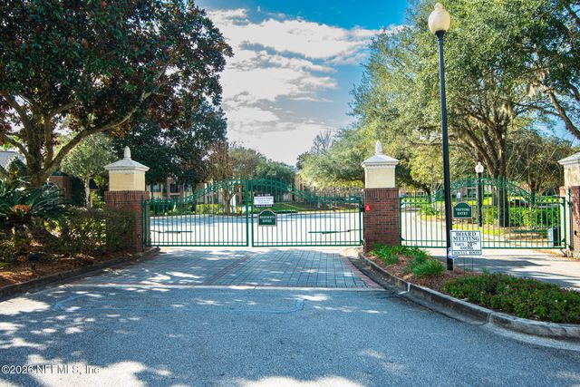 7800 POINT MEADOWS Drive 238, Jacksonville, FL 32256