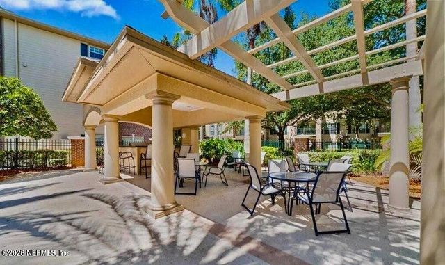7800 POINT MEADOWS Drive 238, Jacksonville, FL 32256