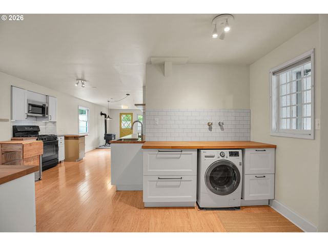 7934 N HURST Ave, Portland, OR 97203