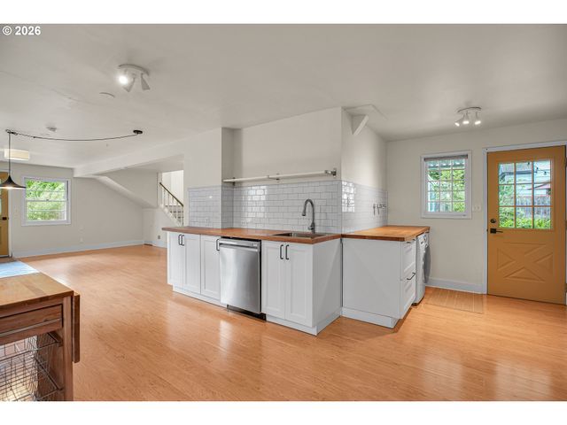 7934 N HURST Ave, Portland, OR 97203