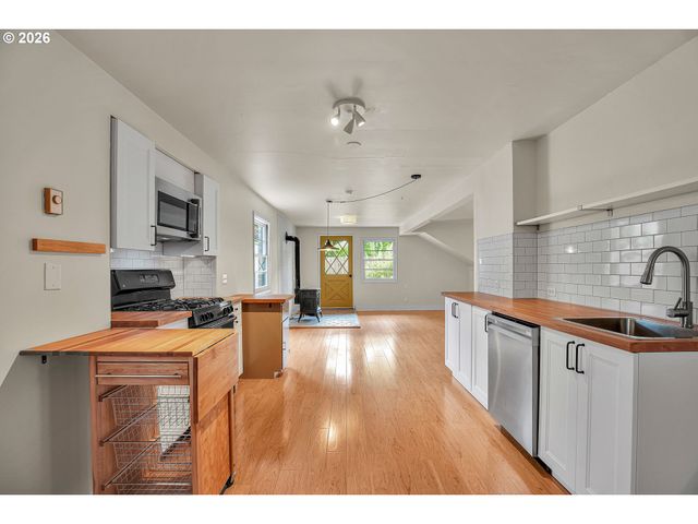 7934 N HURST Ave, Portland, OR 97203