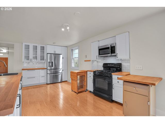 7934 N HURST Ave, Portland, OR 97203