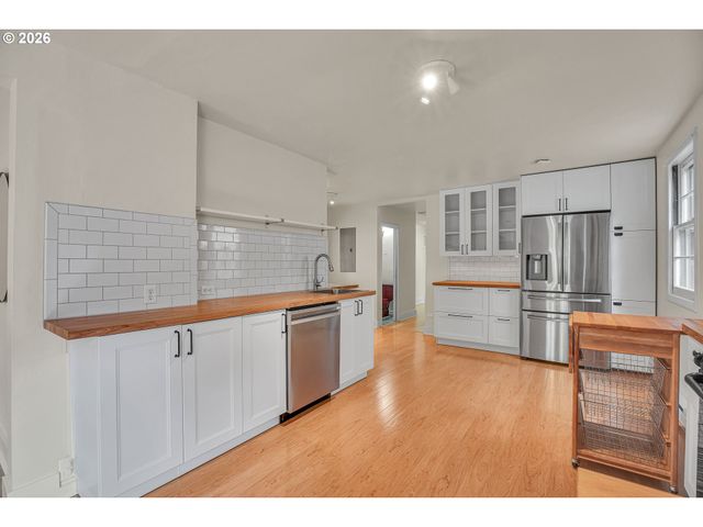 7934 N HURST Ave, Portland, OR 97203