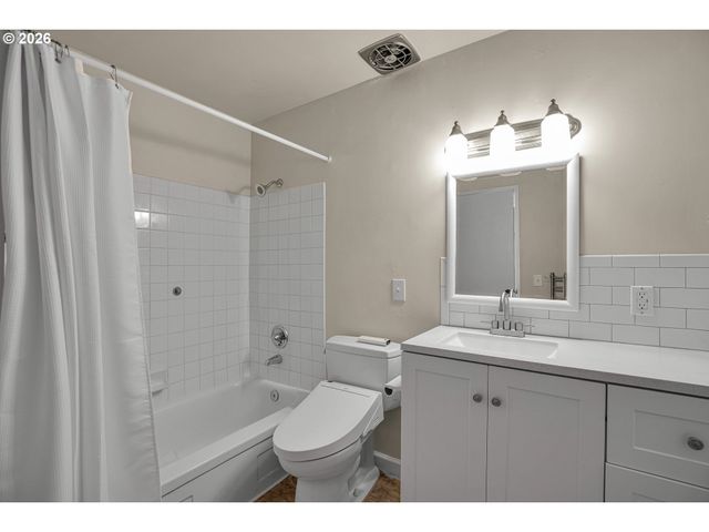 7934 N HURST Ave, Portland, OR 97203