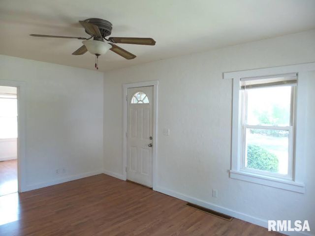 3114 W GREENWOOD Place, Peoria, IL 61615