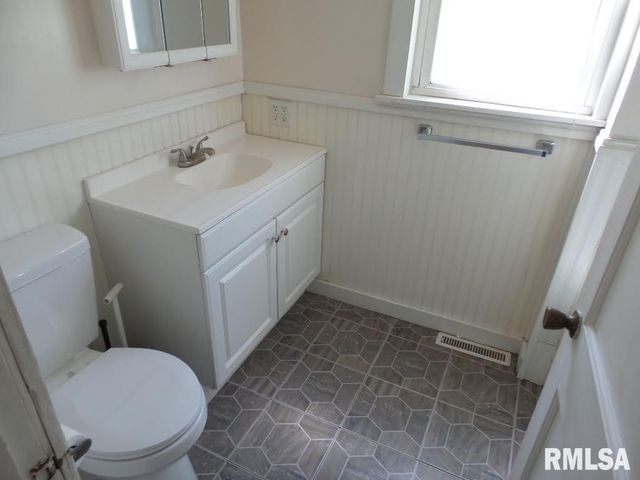 3114 W GREENWOOD Place, Peoria, IL 61615