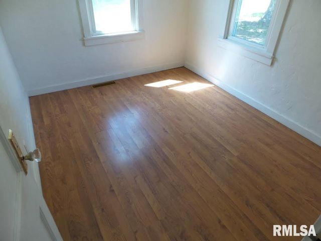 3114 W GREENWOOD Place, Peoria, IL 61615