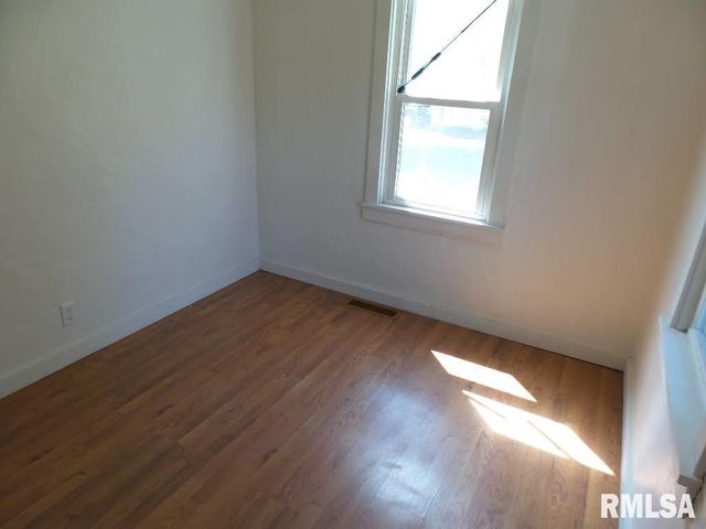3114 W GREENWOOD Place, Peoria, IL 61615