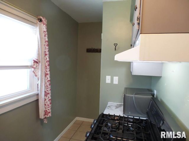 3114 W GREENWOOD Place, Peoria, IL 61615