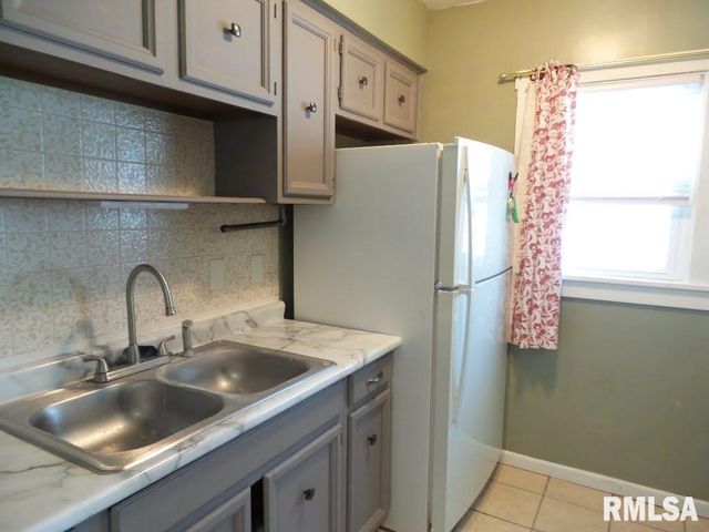 3114 W GREENWOOD Place, Peoria, IL 61615