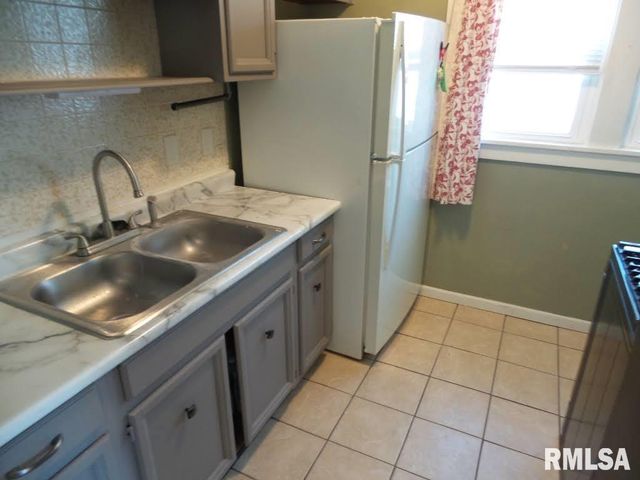 3114 W GREENWOOD Place, Peoria, IL 61615
