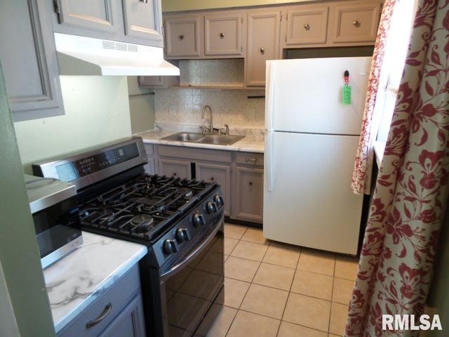 3114 W GREENWOOD Place, Peoria, IL 61615