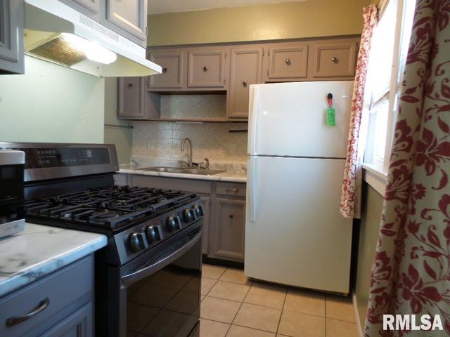 3114 W GREENWOOD Place, Peoria, IL 61615
