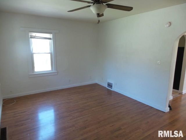 3114 W GREENWOOD Place, Peoria, IL 61615