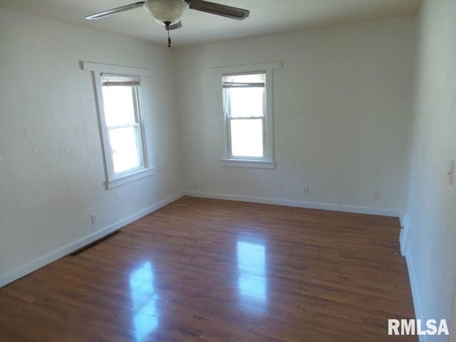 3114 W GREENWOOD Place, Peoria, IL 61615
