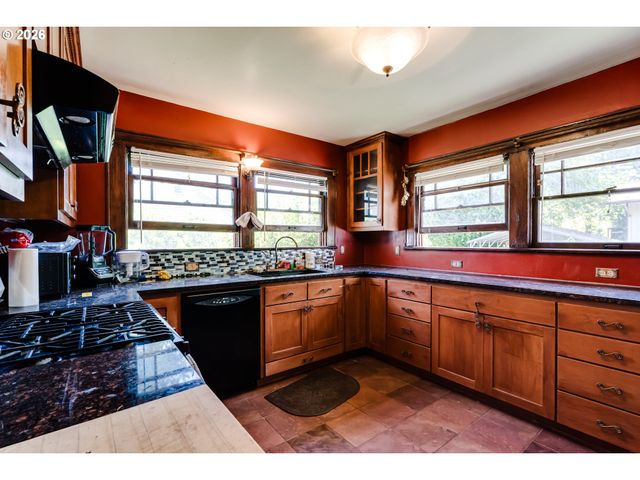 1150 W 11TH Ave, Eugene, OR 97402