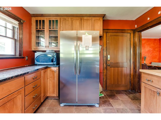1150 W 11TH Ave, Eugene, OR 97402