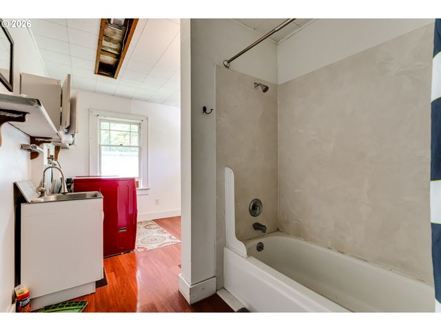 1150 W 11TH Ave, Eugene, OR 97402