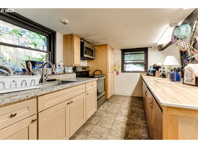 1150 W 11TH Ave, Eugene, OR 97402