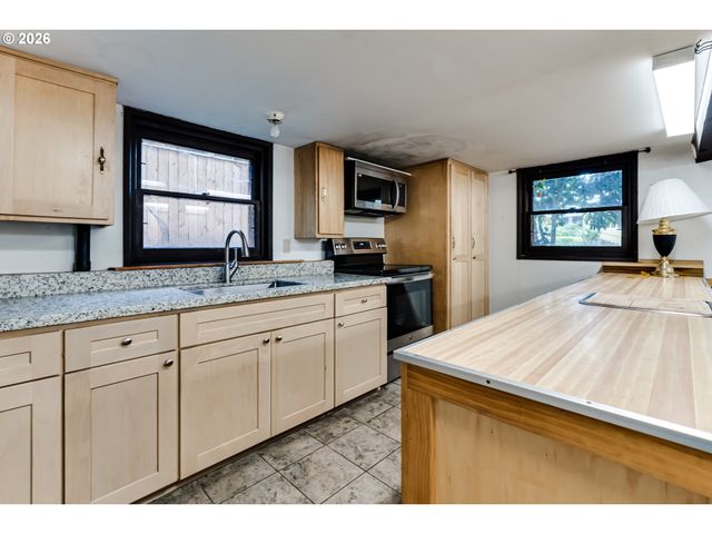 1150 W 11TH Ave, Eugene, OR 97402