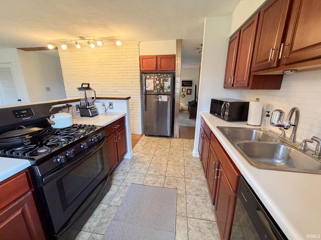 1830 Denslow Drive, South Bend, IN 46614