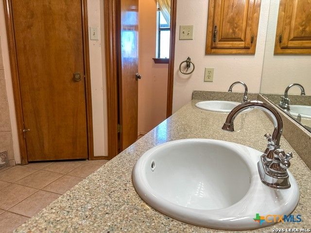 4911 Youngsford Road, Marion, TX 78124