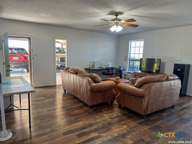 4911 Youngsford Road, Marion, TX 78124