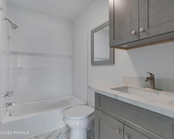 209 Village Lane, Lafayette, LA 70506