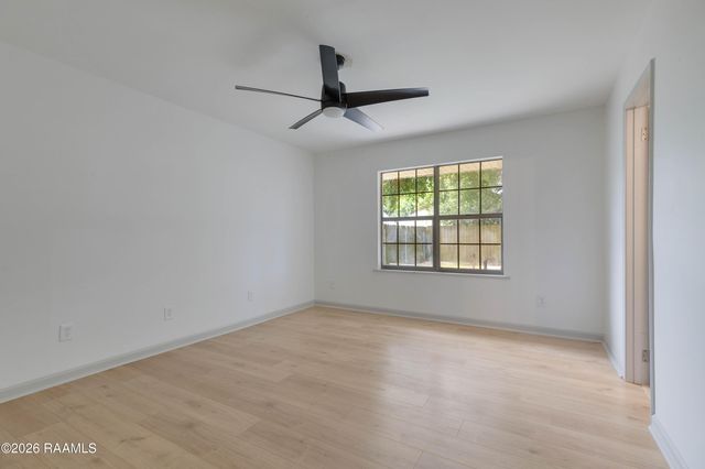 209 Village Lane, Lafayette, LA 70506