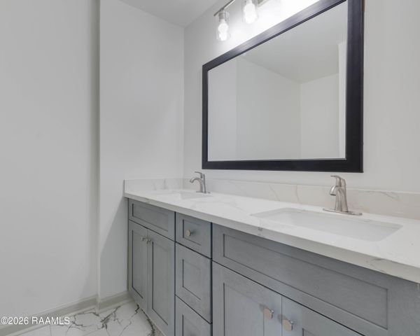 209 Village Lane, Lafayette, LA 70506