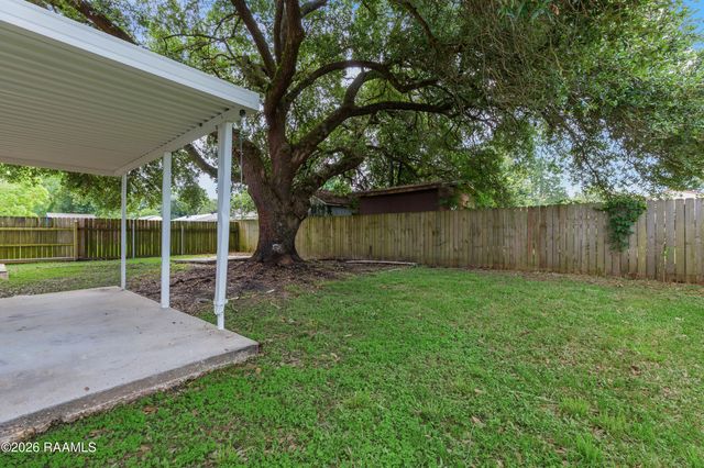 209 Village Lane, Lafayette, LA 70506