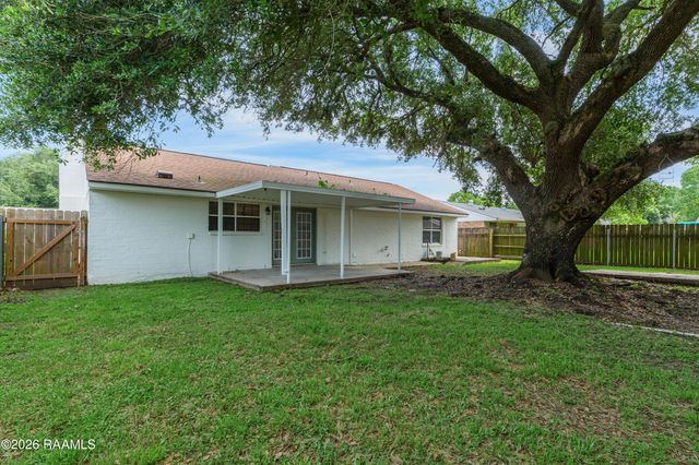 209 Village Lane, Lafayette, LA 70506