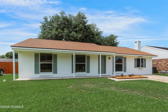 209 Village Lane, Lafayette, LA 70506