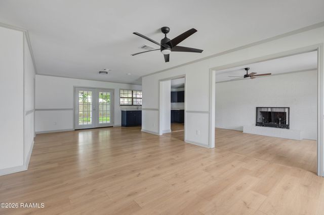 209 Village Lane, Lafayette, LA 70506