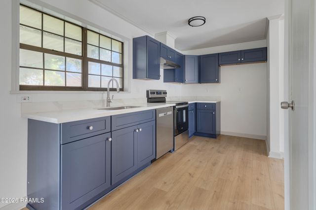 209 Village Lane, Lafayette, LA 70506