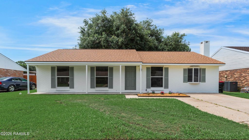 209 Village Lane, Lafayette, LA 70506