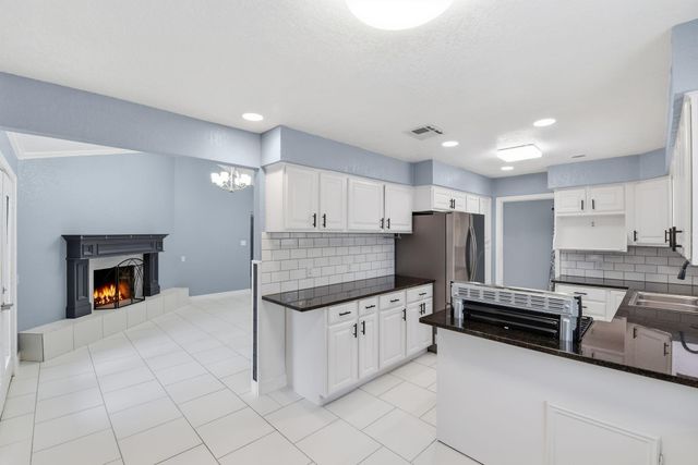 59 S Shamrock Court, Lake Jackson, TX 77566
