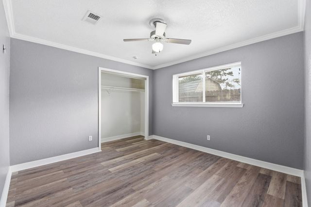 59 S Shamrock Court, Lake Jackson, TX 77566