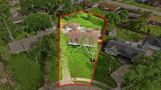 59 S Shamrock Court, Lake Jackson, TX 77566