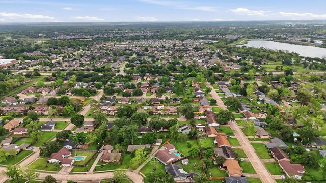 59 S Shamrock Court, Lake Jackson, TX 77566