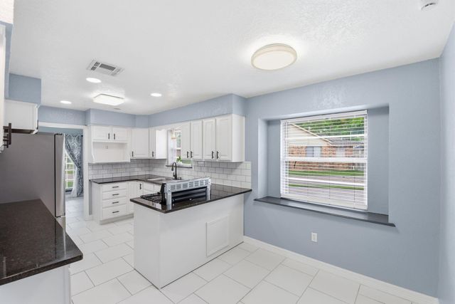 59 S Shamrock Court, Lake Jackson, TX 77566
