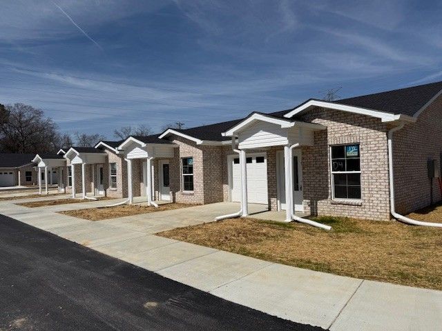 741 Kings Ln, Tullahoma, TN 37388