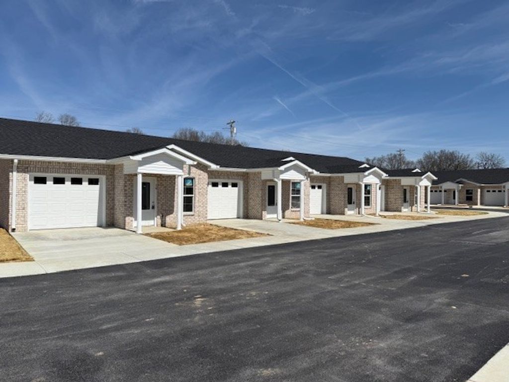 741 Kings Ln, Tullahoma, TN 37388