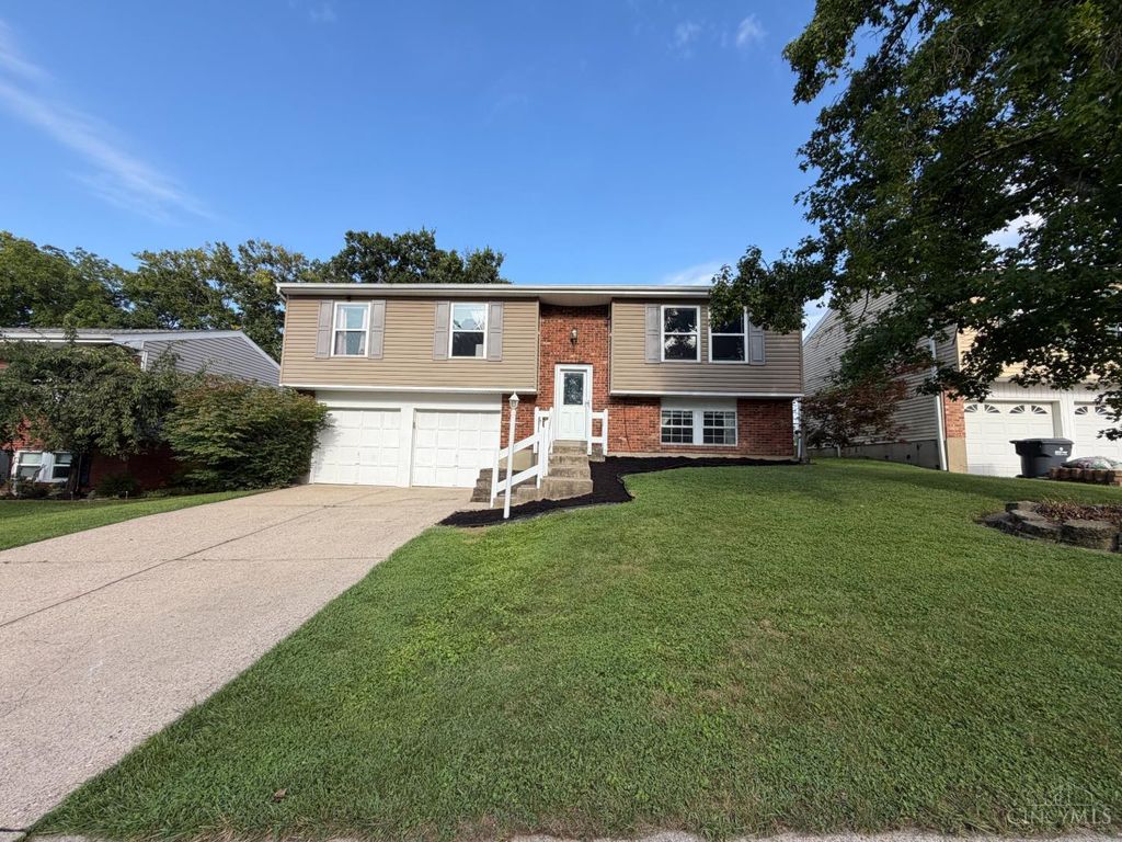 858 Suncreek Ct, Delhi Twp, OH 45238