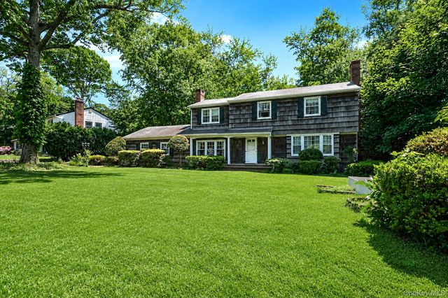 23 Whitney Gate, Smithtown, NY 11787