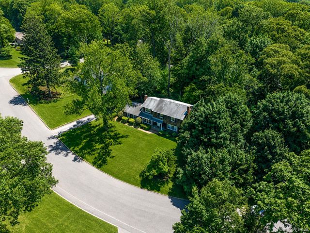 23 Whitney Gate, Smithtown, NY 11787