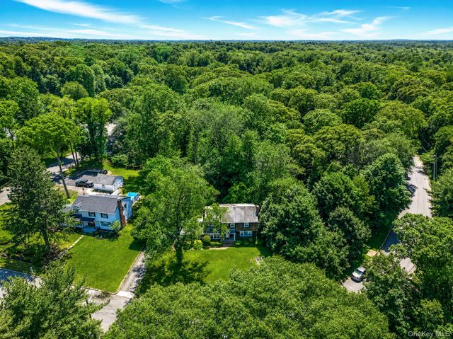 23 Whitney Gate, Smithtown, NY 11787